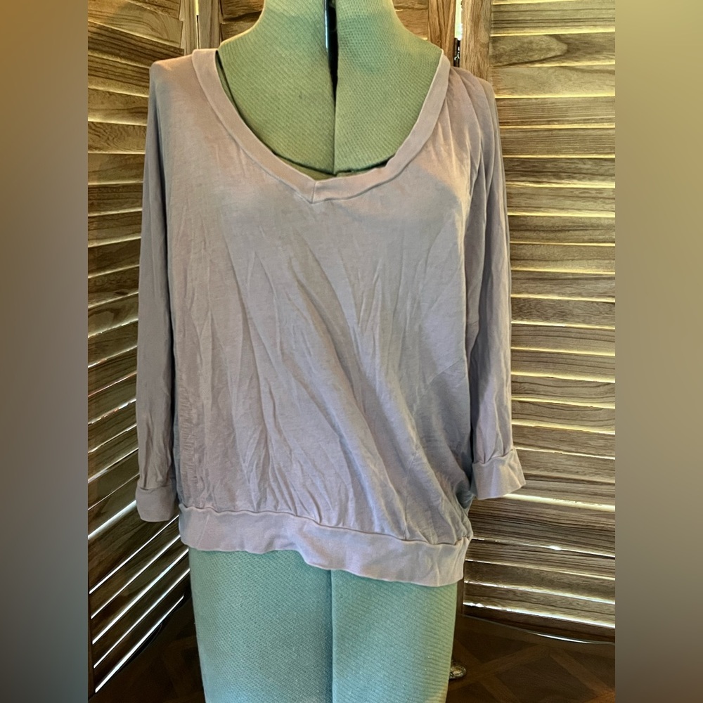 Lavender Splendid top. Light material.